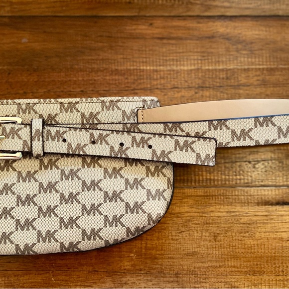 Michael Kors | Monogram Belt Bag - Picture 4 of 6